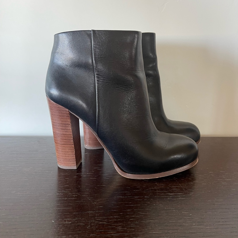 Vince Camuto Black booties great condition.